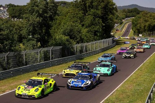 Bandera roja en las 24h de Nürburgring 2025 por un fallo en la electricidad