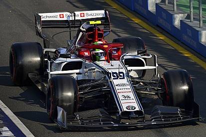 Giovinazzi'nin aracı ilk turda hasar görmüş