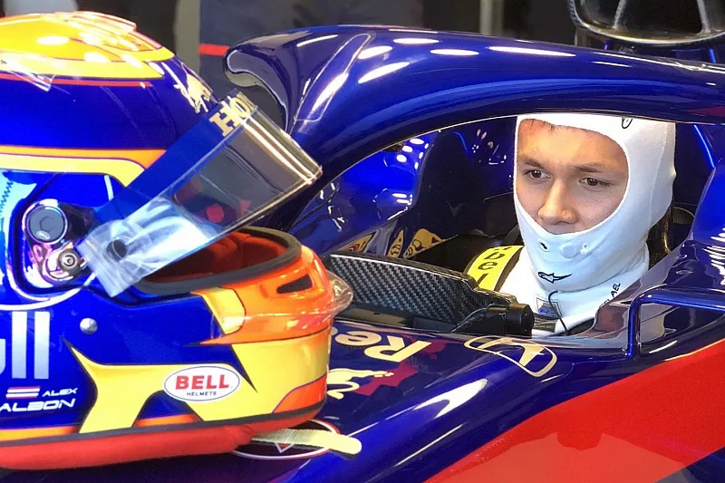 Alex Albon, Scuderia Toro Rosso STR14
