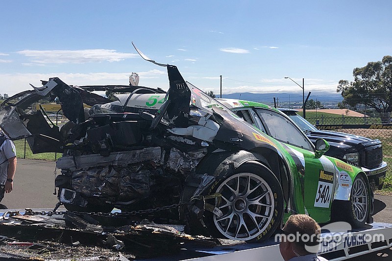 Bathurst 12 Saat: İlk antrenmandaki kazalar yüzünden iki araç yarışamayacak hale geldi
