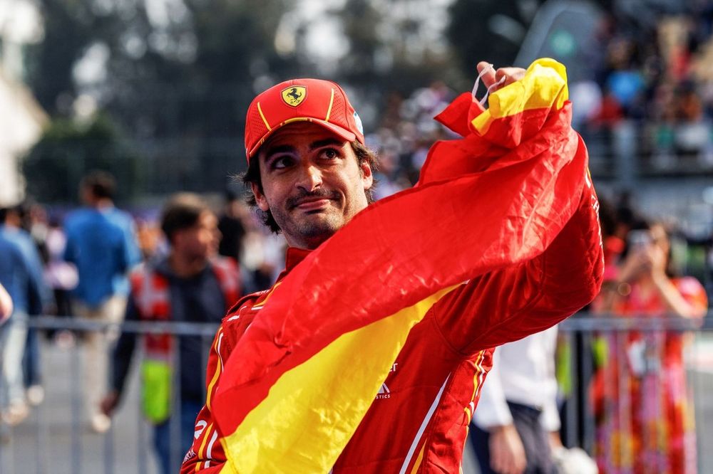 Carlos Sainz, Scuderia Ferrari, 1st position, celebrates with the Spanish flag in Parc Ferme 