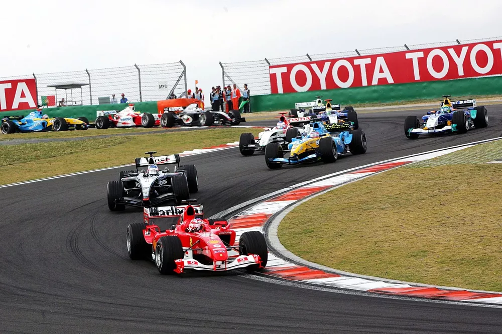 Rubens Barrichello, Ferrari F2004, en t&ecirc;te au d&eacute;part