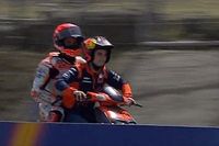 V&Iacute;DEO: La doble ca&iacute;da de Marc M&aacute;rquez y el rescate de Dani Pedrosa