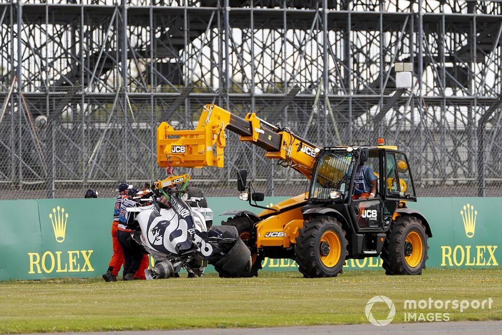 A JCB recovering the car of Daniil Kvyat, AlphaTauri AT01 
