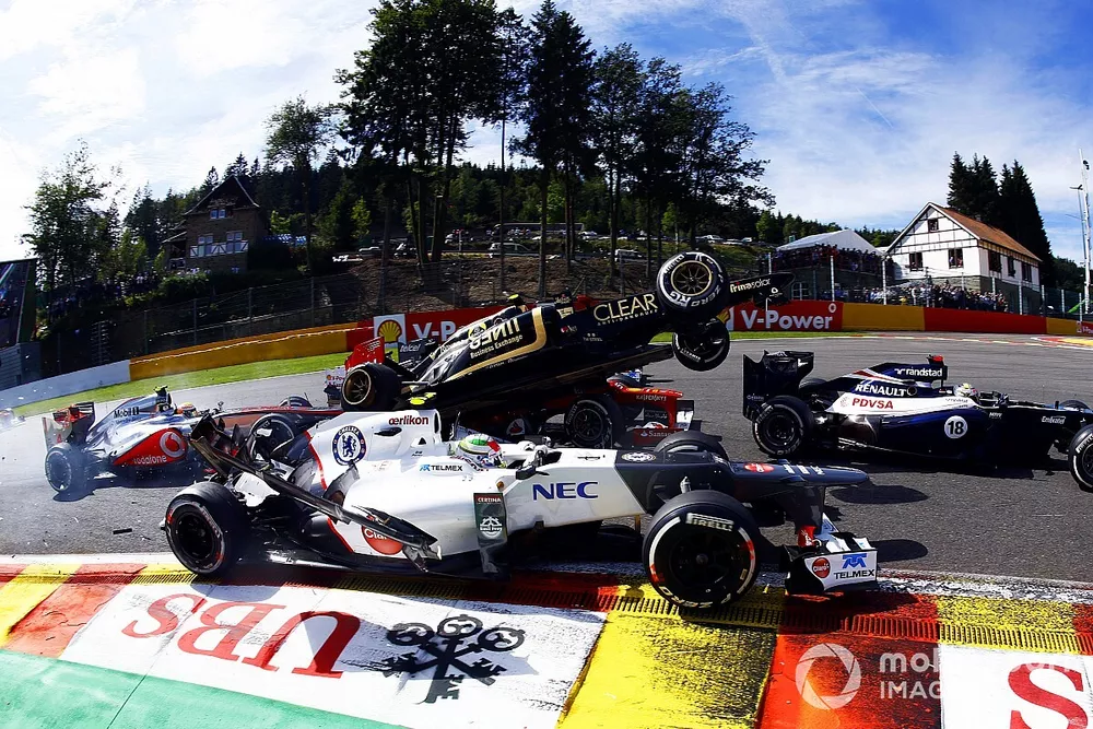 Romain Grosjean, Lotus E20 Renault, Sergio Perez, Sauber C31 Ferrari, Fernando Alonso, Ferrari F2012, and Lewis Hamilton, McLaren MP4-27 Mercedes crashed at the start