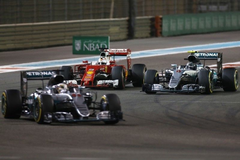 El plan de Verstappen para el mundial: ¿Descubrirá las tácticas de Hamilton en 2016?