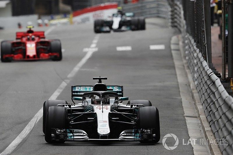 Lewis Hamilton, Mercedes AMG F1 W09,  Kimi Raikkonen, Ferrari SF71H y Valtteri Bottas, Mercedes AMG F1 W09