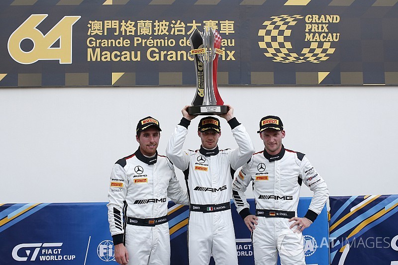 FIA GT World Cup Macau: Mortara op pole, Frijns schampt de muur