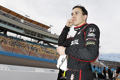 Гонщик IndyCar Вікенс вперше після аварії пройшовся за допомогою тренера