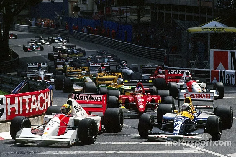 Ayrton Senna, McLaren MP4/7A, Riccardo Patrese, Williams FW14B