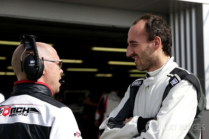 Kubica tests Formula E car at Donington Park