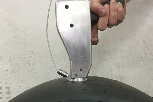 Tajemniczy &bdquo;pistolet&rdquo; w padoku