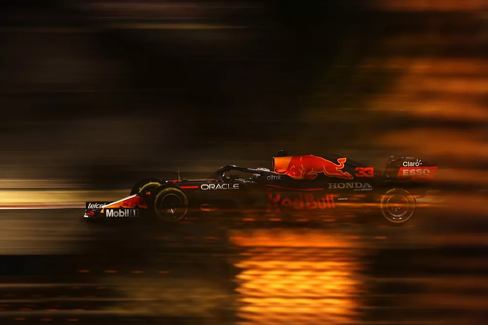 Max Verstappen, Red Bull Racing RB16B
