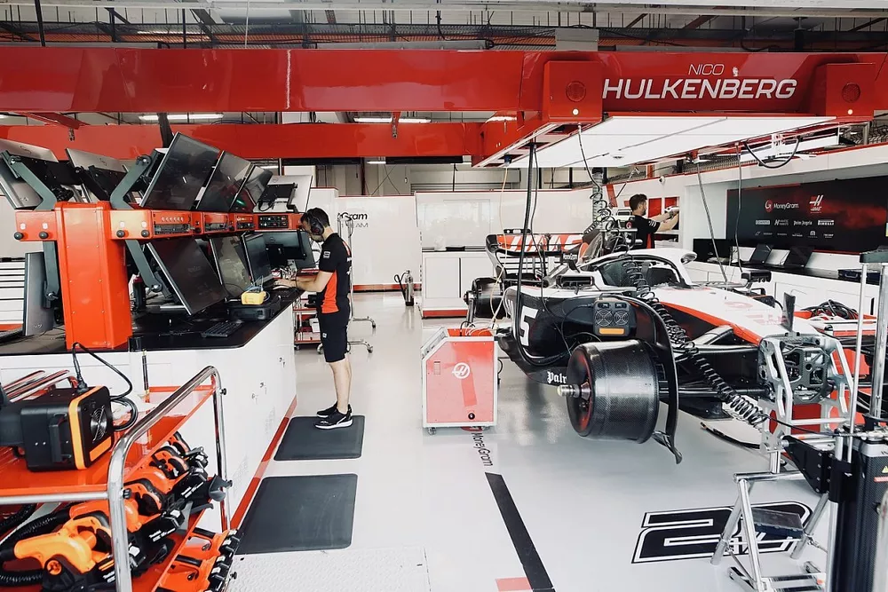 El garaje de Haas F1
