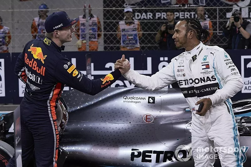 Max Verstappen, Red Bull Racing, félicite Lewis Hamilton, Mercedes AMG F1, pour sa pole position