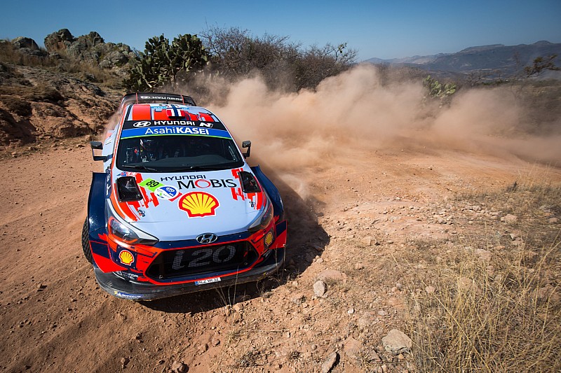 Meksika WRC: Mikkelsen lider, Neuville lastik patlattı