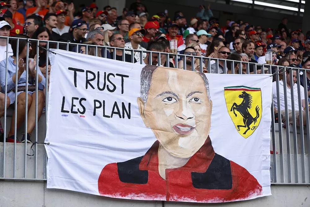 Apoyo de los aficionados a Frederic Vasseur, Director del equipo y Director General de la Scuderia Ferrari