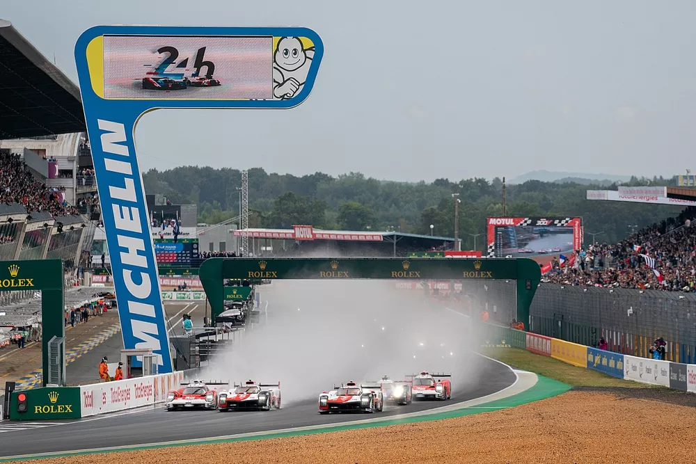 Acci&oacute;n en la salida de las 24 Horas de Le Mans 2021