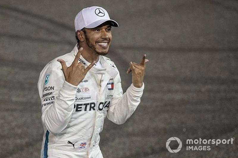 Ganador Lewis Hamilton, Mercedes AMG F1 celebra en Parc Ferme 