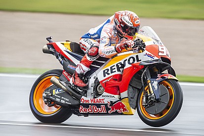 MotoGP, Valencia, Libere 4: Marquez stacca tutti sull'asciutto, Rossi in coda