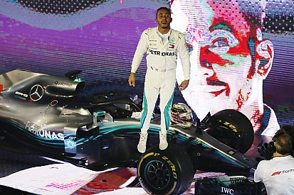 Singapore GP: Hamilton wins from Verstappen and Vettel