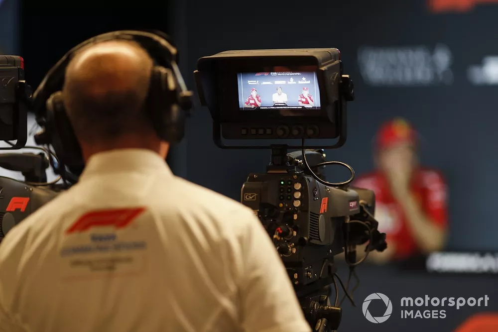 Camera man in Press Conference 