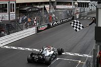 Hamilton aguanta para ganar una interesante carrera en Mónaco