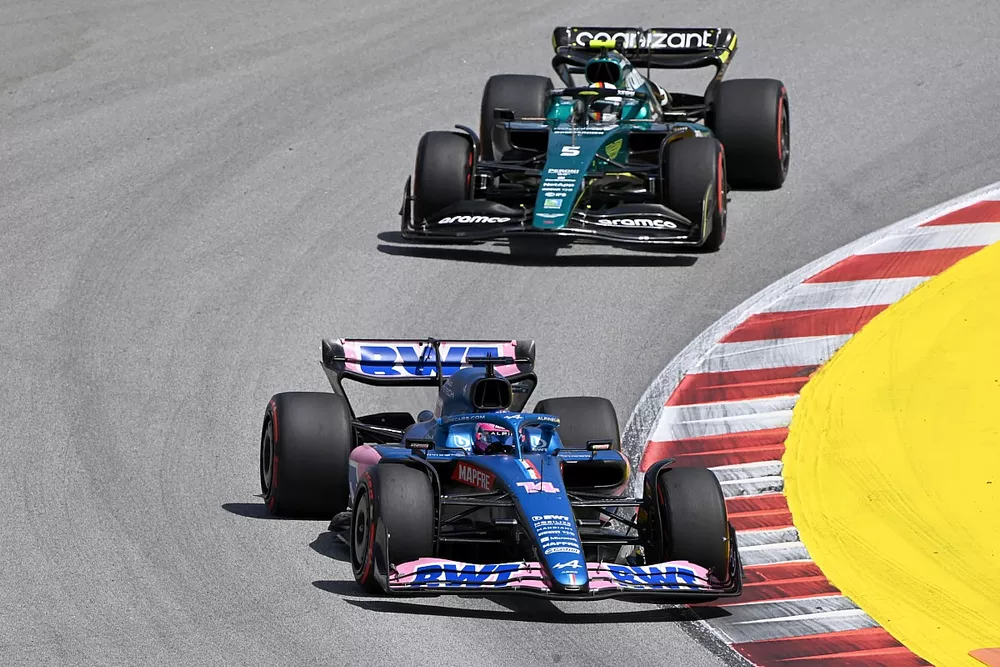 Fernando Alonso, Alpine A522, Sebastian Vettel, Aston Martin AMR22
