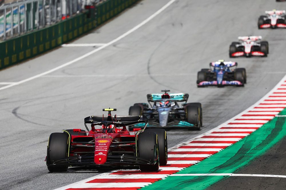 Carlos Sainz, Ferrari F1-75, George Russell, Mercedes W13, Esteban Ocon, Alpine A522