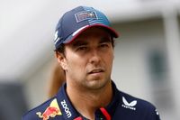 Horner: Checo Pérez levantó psicológicamente al ver a Verstappen en problemas