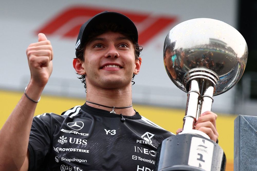 安德里亚·基米·安东内利铃鹿夺冠,成为F1史上最年轻积分榜领跑者