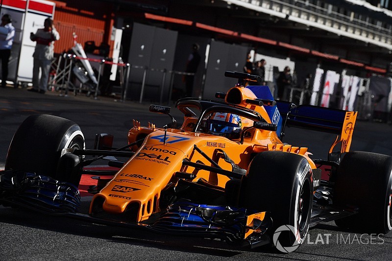 Tesztelés közben az F1-es mezőny: képek Barcelonából