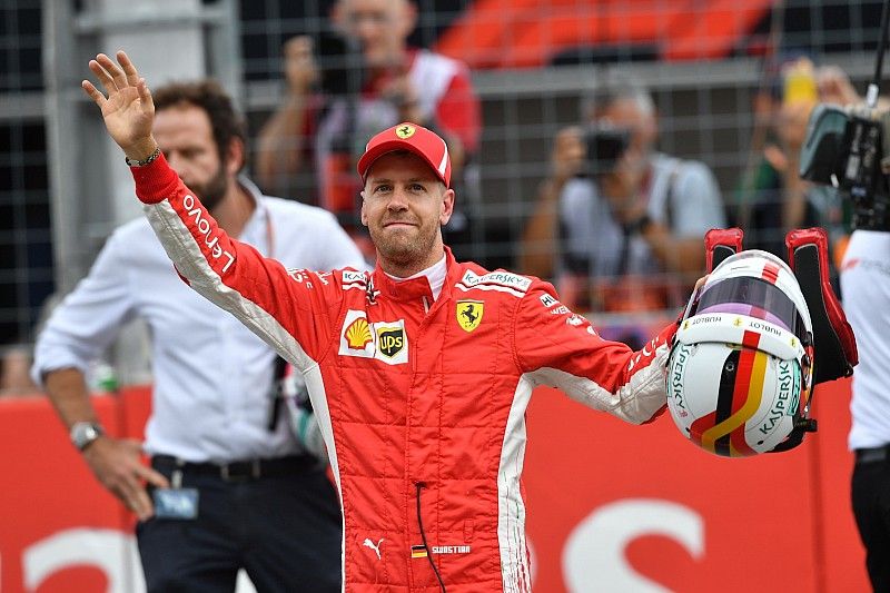 Ganador de la pole Sebastian Vettel, Ferrari celebra en parc ferme