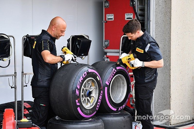 Ingenieros de Pirelli y los neumáticos Pirelli