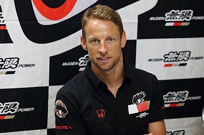 Jenson Button está "muy feliz" por el podio de Super GT