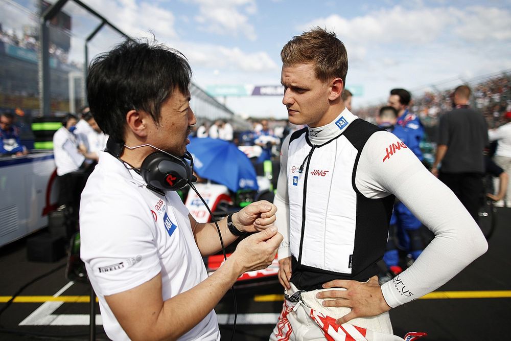 Ayao Komatsu, Chief Engineer, Haas F1, Mick Schumacher, Haas F1 Team