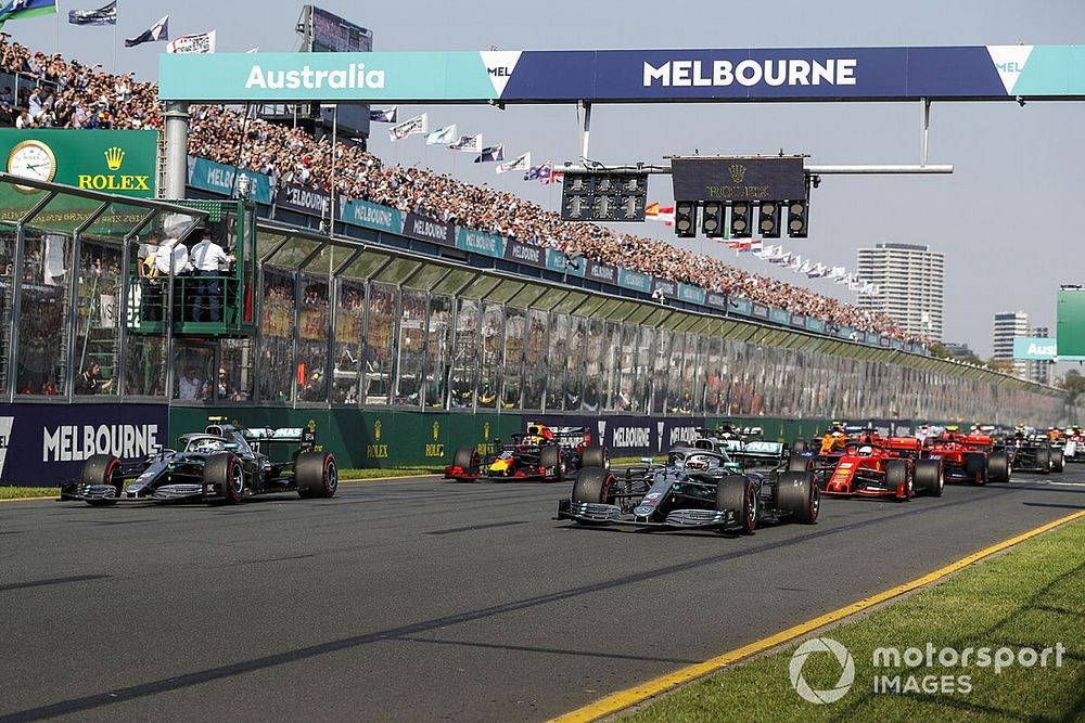 Valtteri Bottas, Mercedes AMG W10 leads Lewis Hamilton, Mercedes AMG F1 W10 at the start of the race