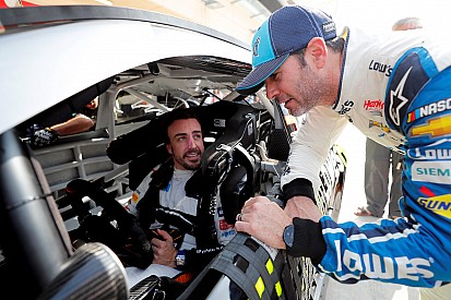 Toyota abre posibilidad para que Alonso compita en NASCAR