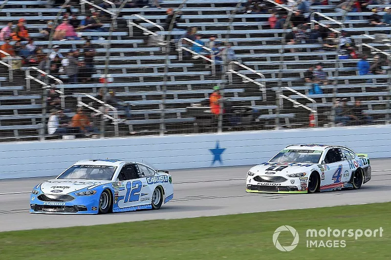 Ryan Blaney, Team Penske, Ford Fusion Accella/Carlisle, Kevin Harvick, Stewart-Haas Racing, Ford Fusion Mobil 1