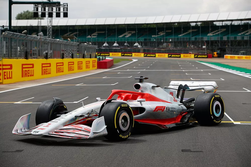 El coche de Fórmula 1 de 2022 en la parrilla de Silverstone
