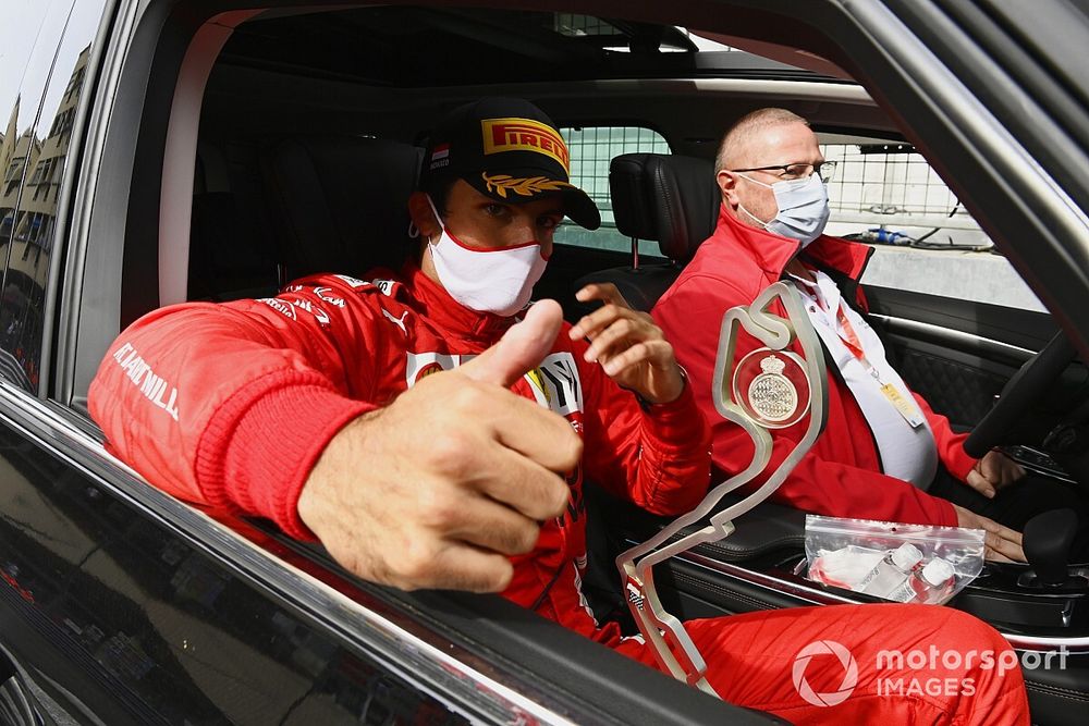 El segundo lugar Carlos Sainz Jr., Ferrari