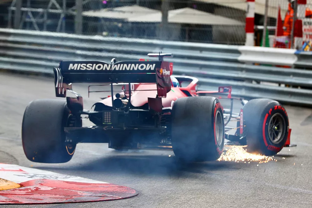 Charles Leclerc, Ferrari SF21, crashes out towards the end of Qualifying