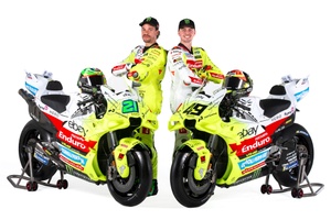 VR46、モルビデリ加入の2025年新カラーリング発表。ロッシの「46」が