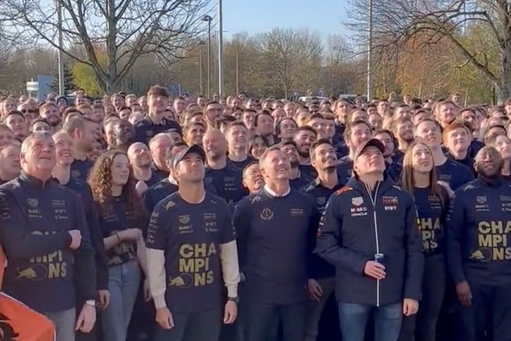 Red Bull celebra sus títulos de F1 en Milton Keynes