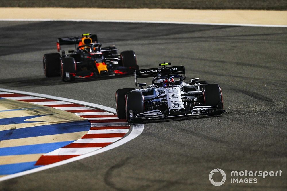 Pierre Gasly, AlphaTauri AT01, Alex Albon, Red Bull Racing RB16