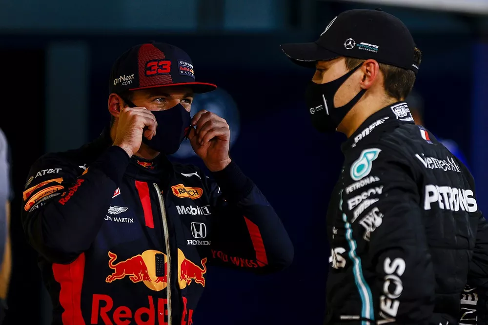 Tercer puesto Max Verstappen, Red Bull Racing y el segundo puesto George Russell, Mercedes-AMG F1