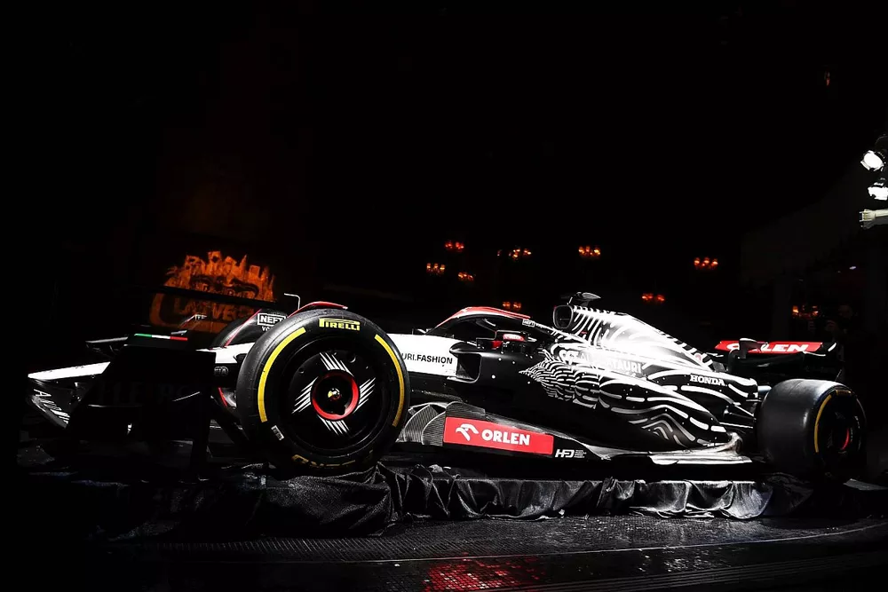Scuderia AlphaTauri AT04 Las Vegas livery