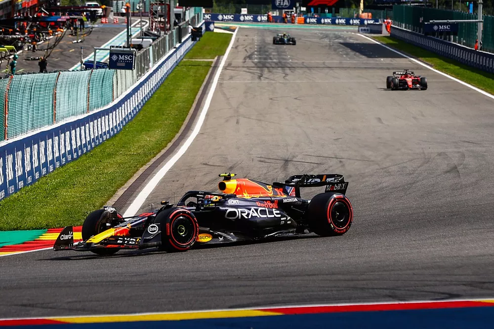 Sergio Perez, Red Bull Racing RB19, Charles Leclerc, Ferrari SF-23
