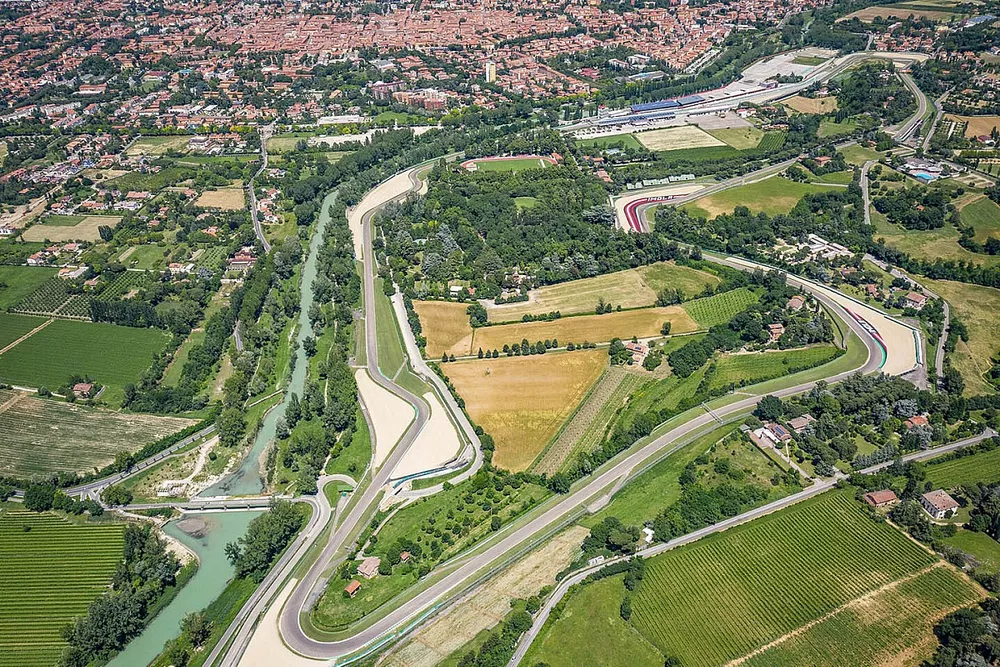 Het circuit van Imola vanuit de lucht