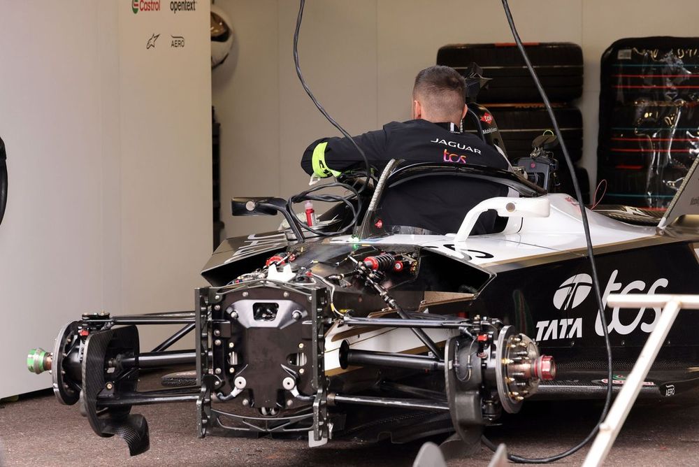 Mecánicos de Mitch Evans, Jaguar Racing, Jaguar I-TYPE 6